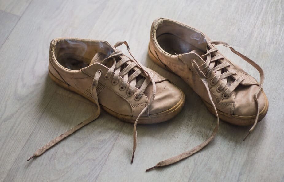 Mengatasi Bau Sepatu: Solusi yang Efektif