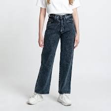 High-Waist Jeans untuk Wanita