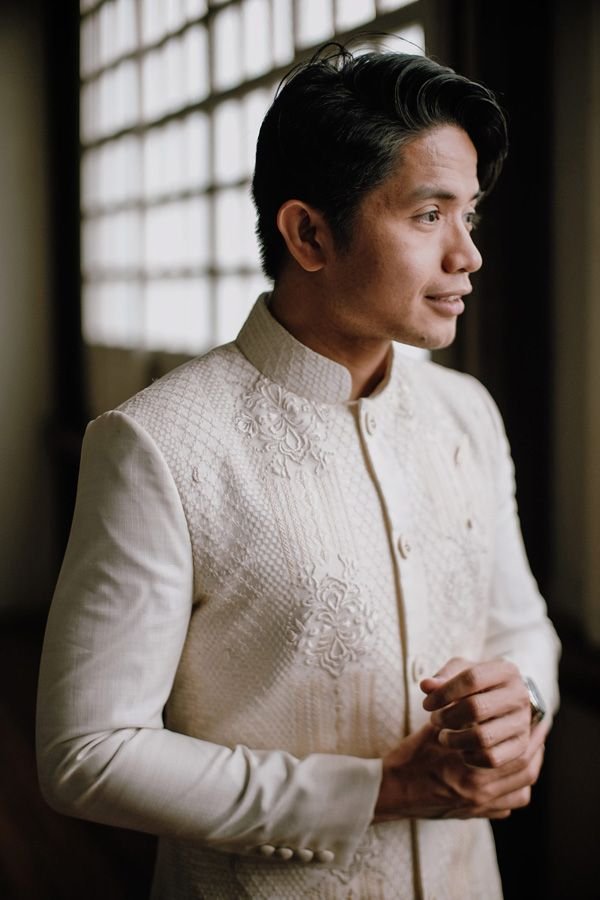 Barong Tagalog: Busana Nasional Pria Filipina yang Elegan