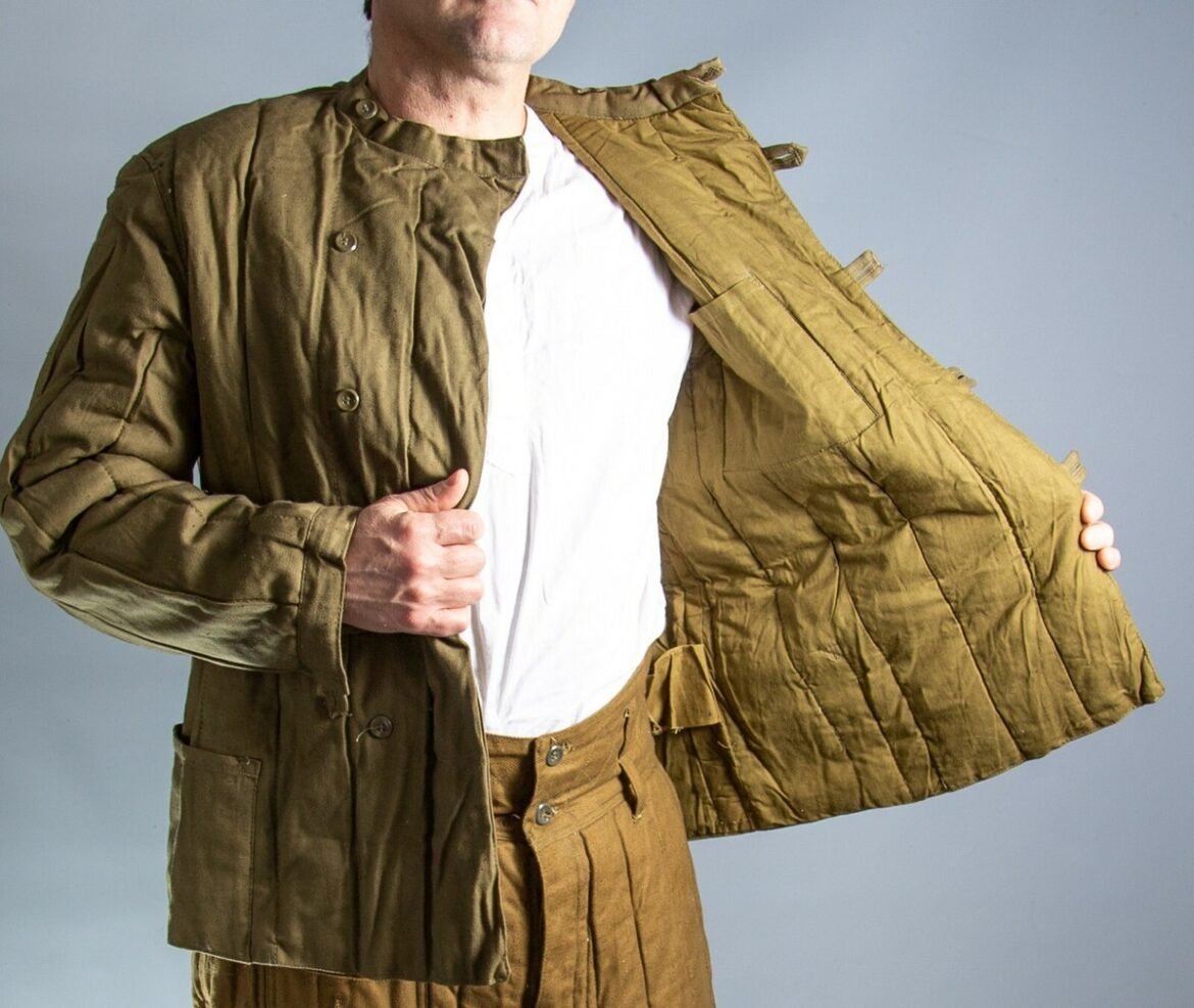 Telogreika: Jaket Kuilt Soviet yang Jadi Ikon Fashion